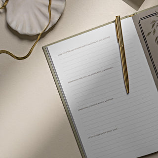 Mom’s Story: A Memory and Keepsake Journal for My Family
