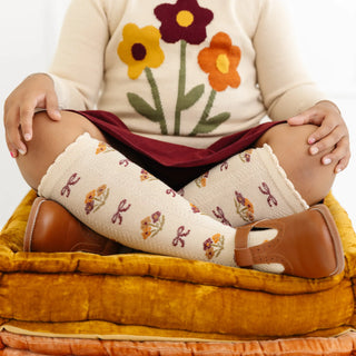Vanilla Floral Scalloped Knee Highs
